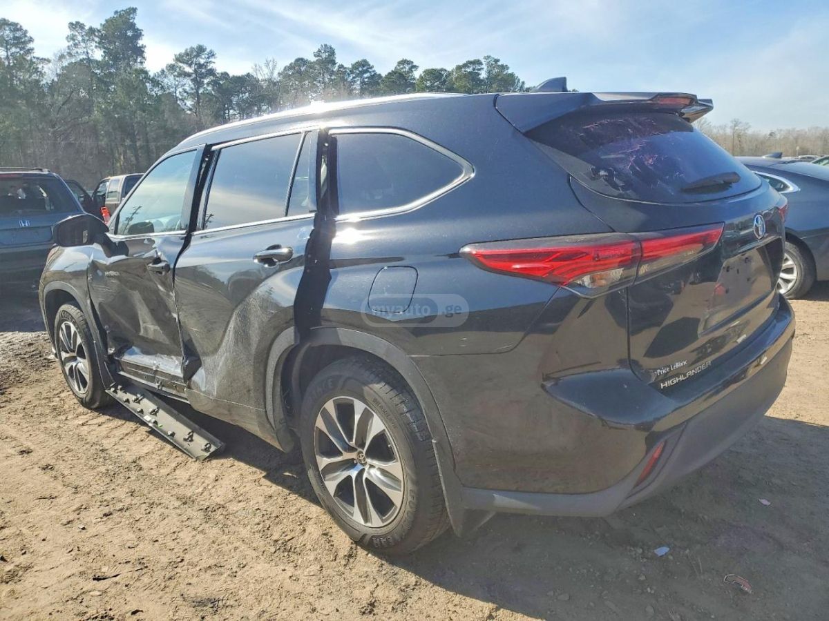 Toyota Highlander 2021 — photo 2