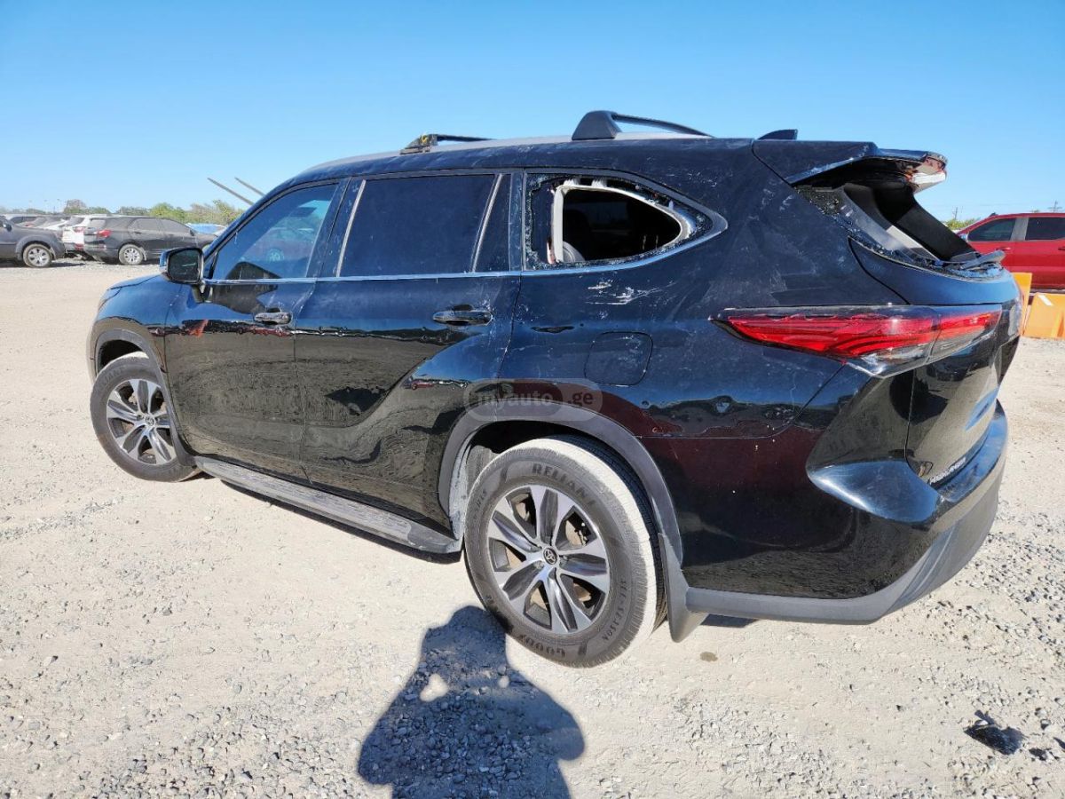 Toyota Highlander 2023 — photo 2