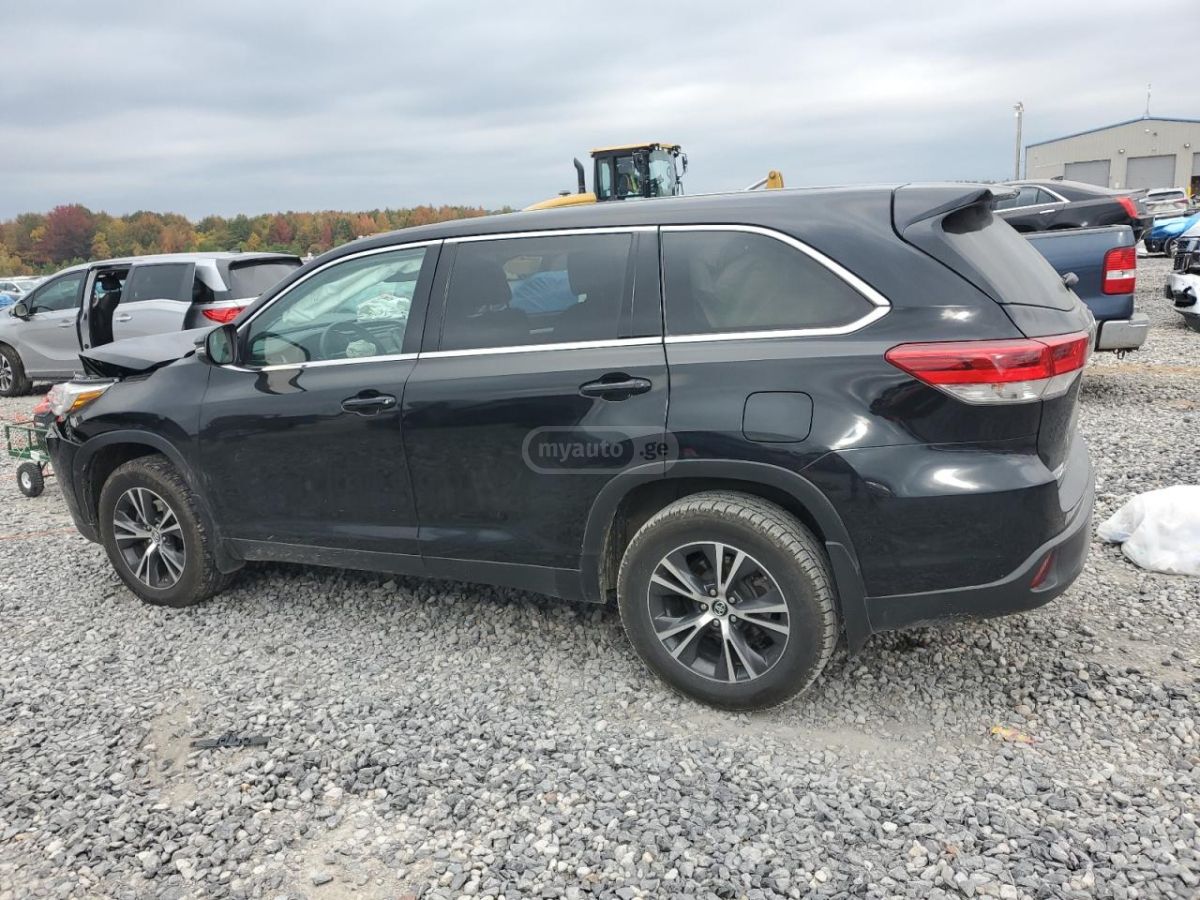 Toyota Highlander 2019 — photo 2