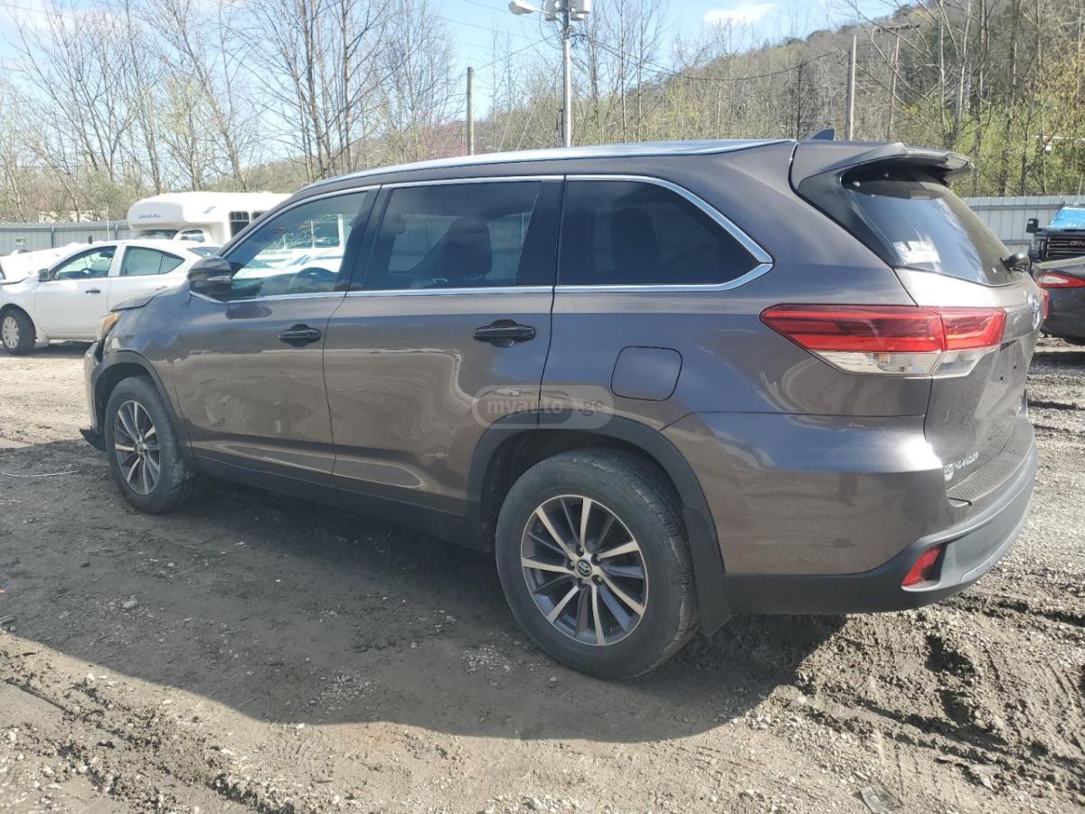Toyota Highlander 2019 — photo 2