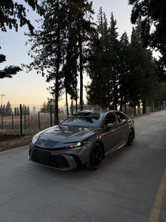 Toyota Camry 2025 — photo 2