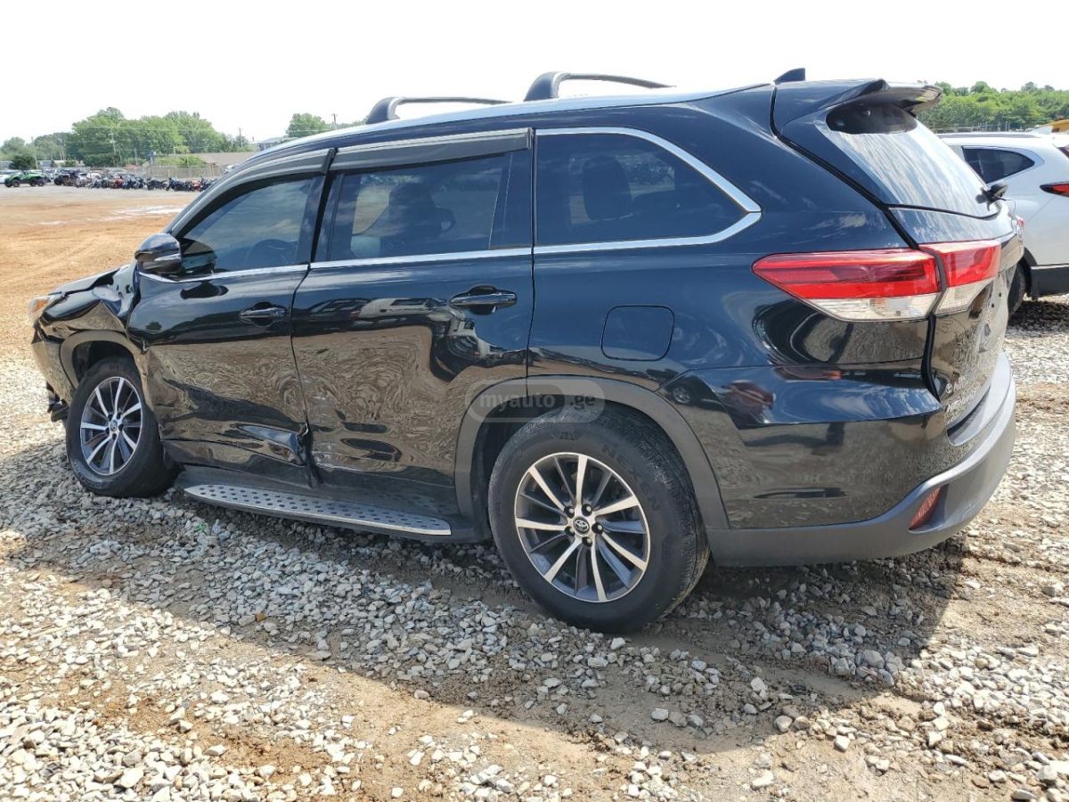 Toyota Highlander 2018 — photo 2