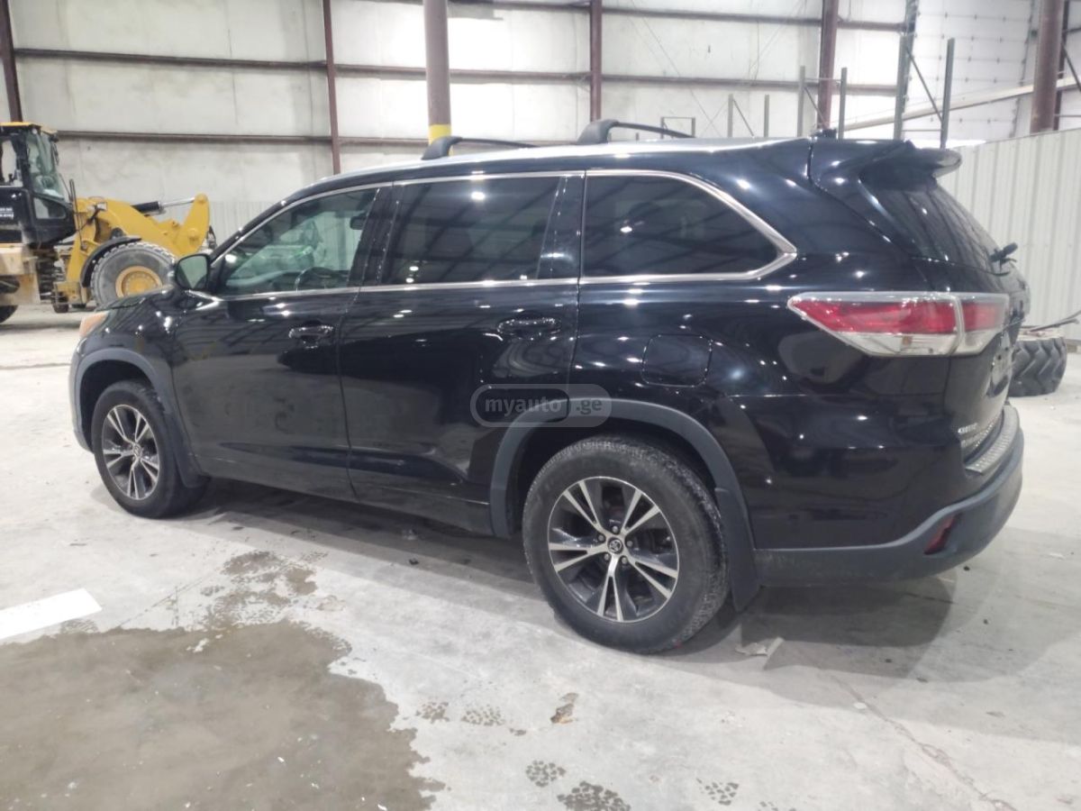 Toyota Highlander 2016 — photo 2