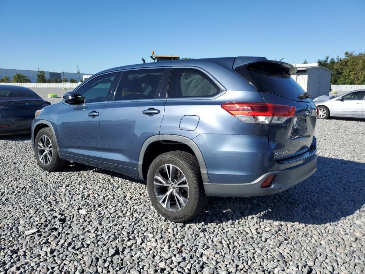 Toyota Highlander 2017 — photo 2