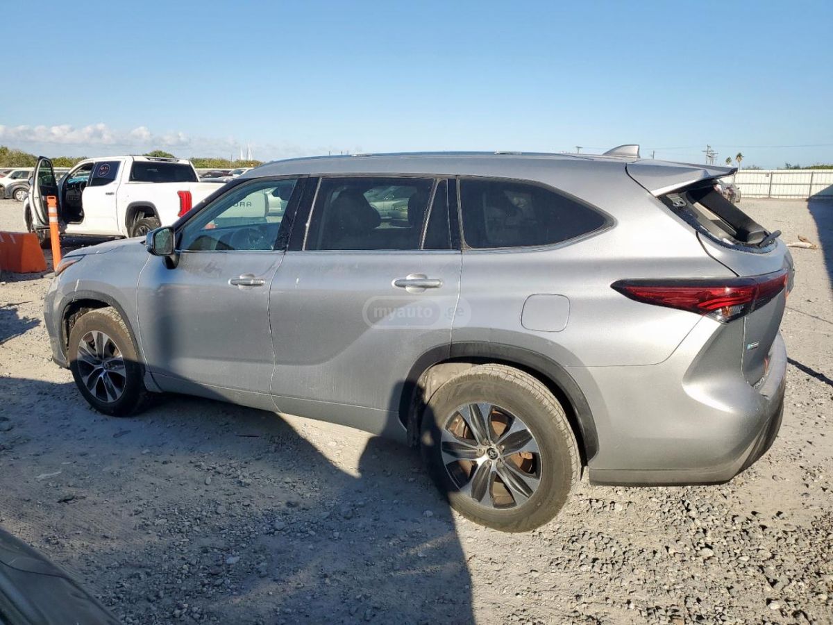 Toyota Highlander 2020 — photo 2