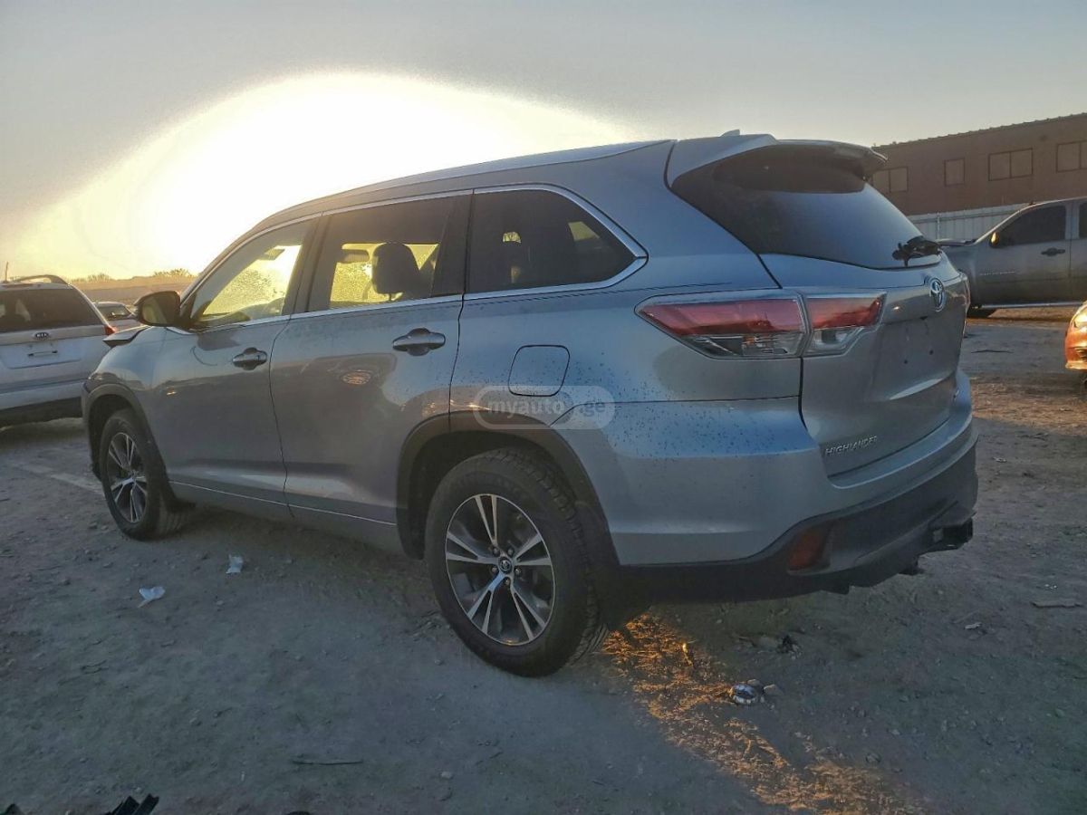 Toyota Highlander 2016 — photo 2