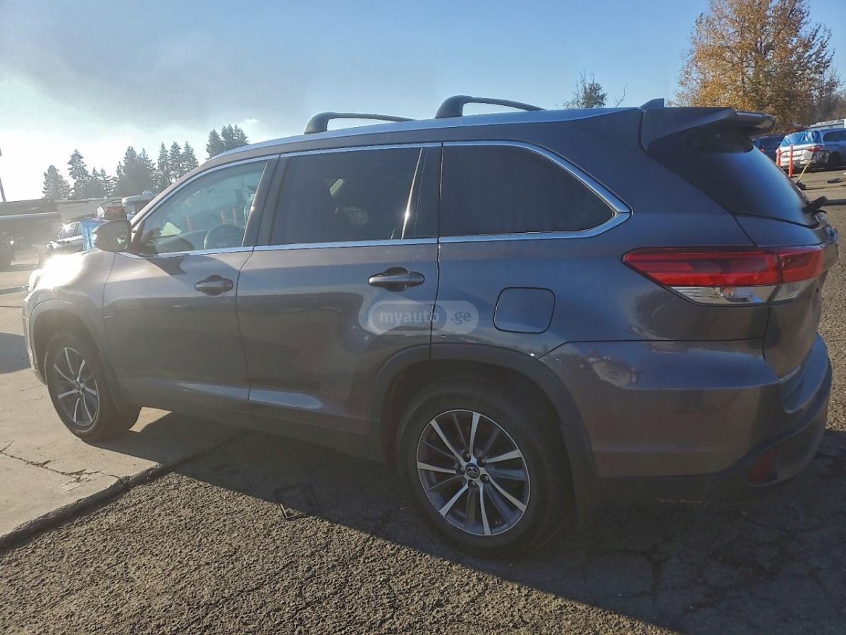 Toyota Highlander 2019 — photo 2