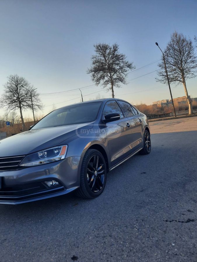 Volkswagen Jetta 2017 — photo 2