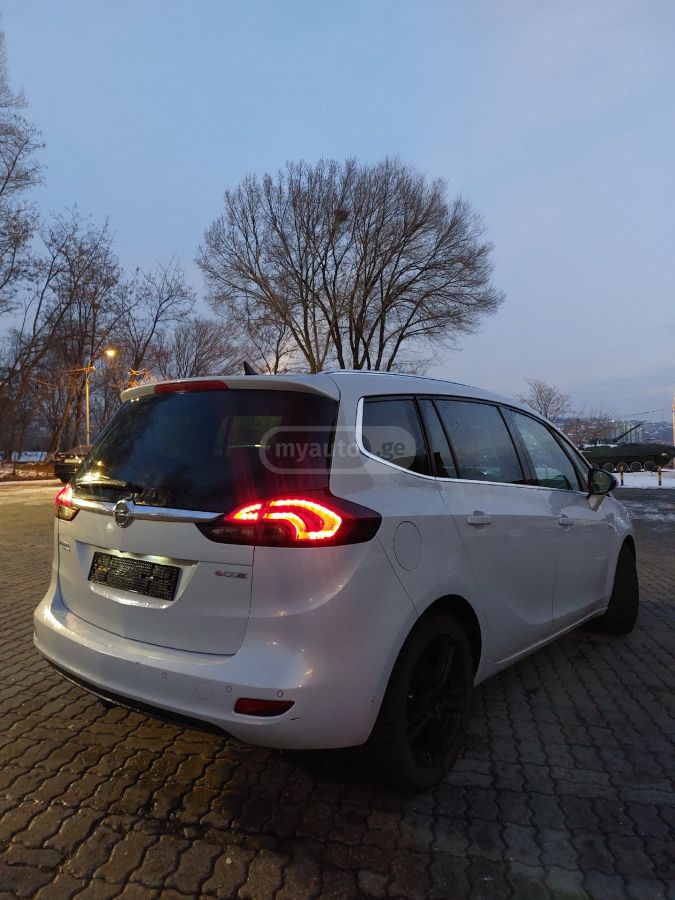 Opel Zafira 2014 — photo 2