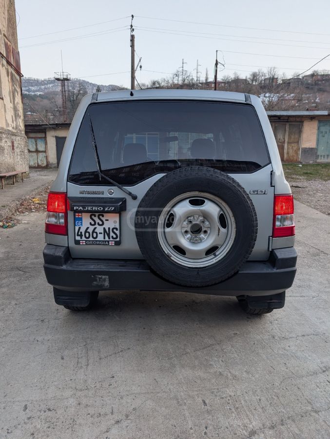 Mitsubishi Pajero IO 2001 — photo 2