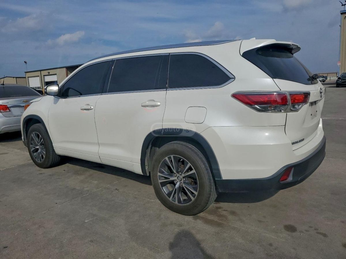Toyota Highlander 2016 — photo 2