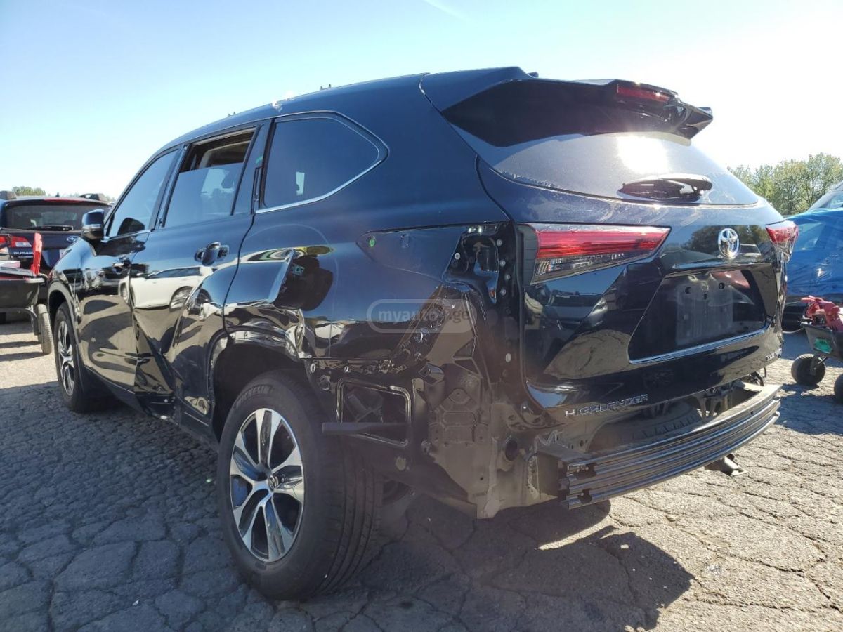 Toyota Highlander 2023 — photo 2