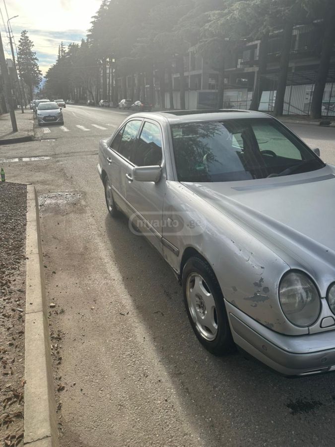 Mercedes-Benz E 280 1999 — photo 2