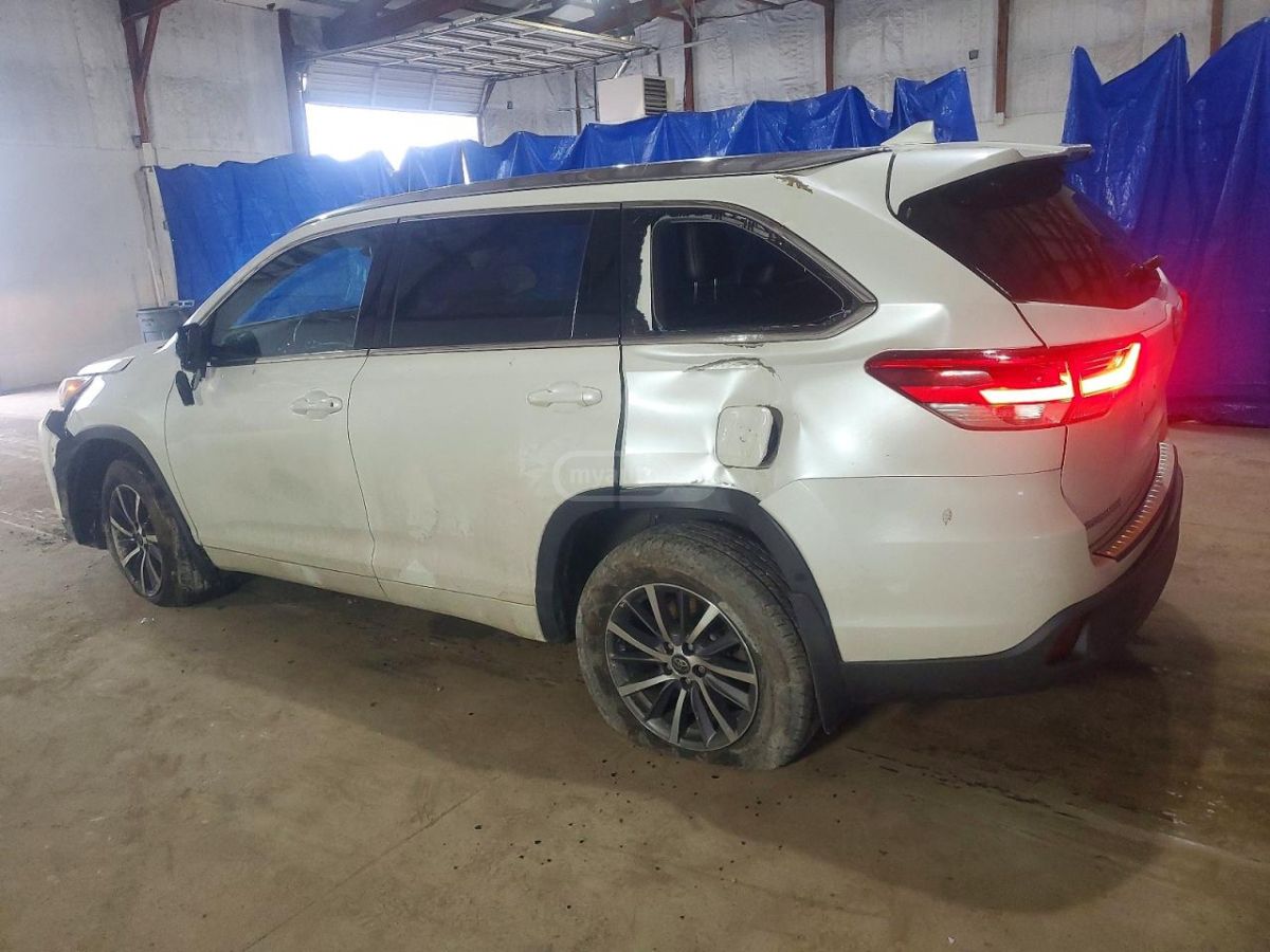 Toyota Highlander 2018 — photo 2