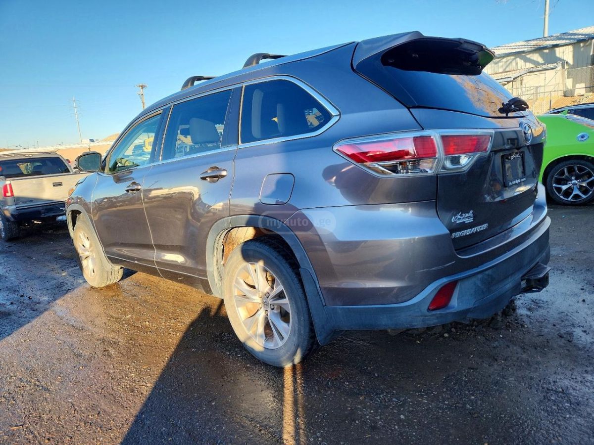 Toyota Highlander 2015 — photo 2