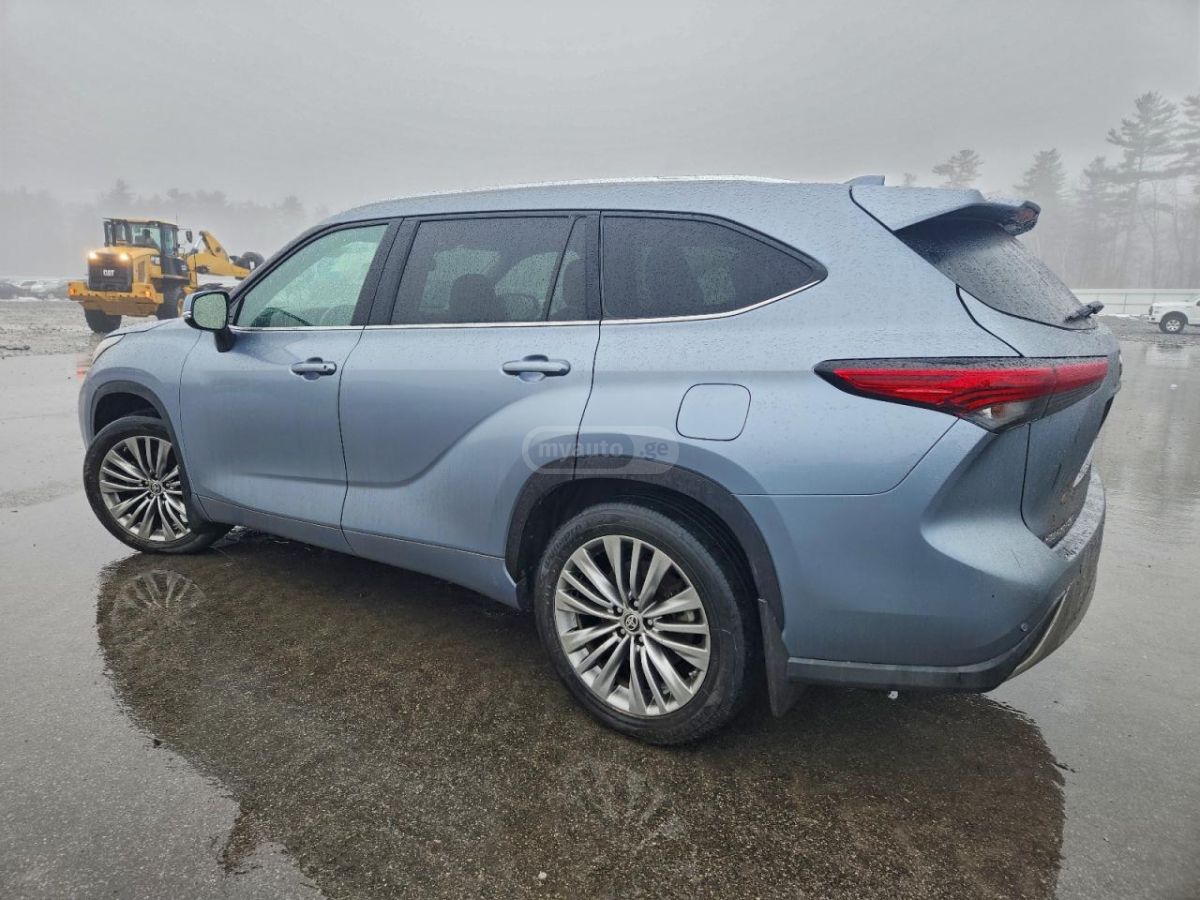 Toyota Highlander 2022 — photo 2