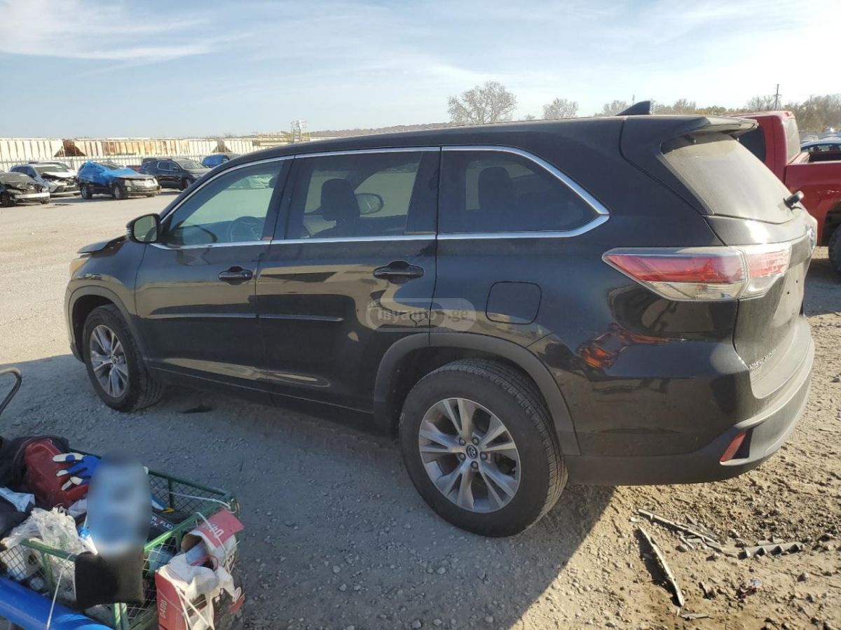 Toyota Highlander 2016 — photo 2