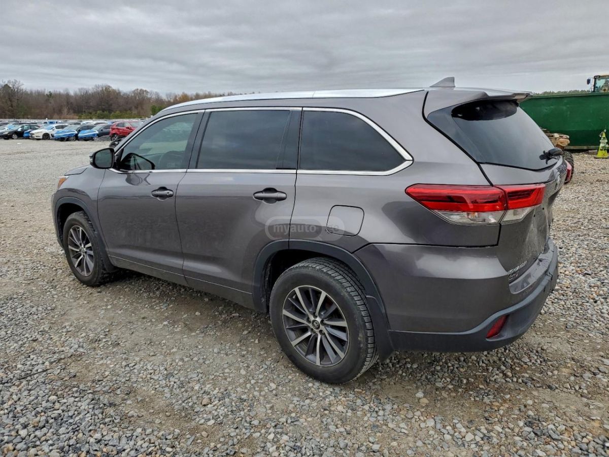 Toyota Highlander 2018 — photo 2