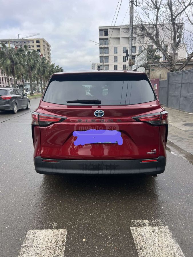 Toyota Sienna 2021 — photo 2