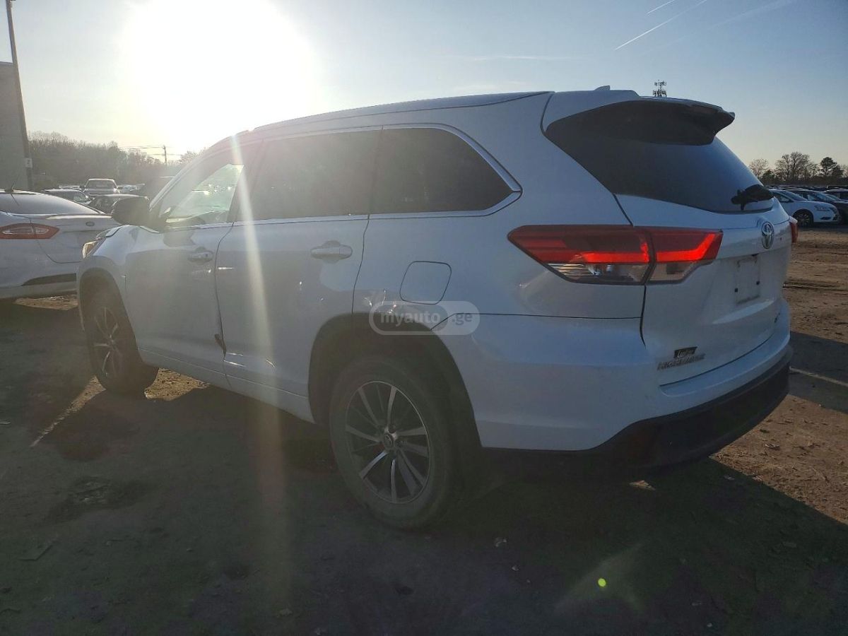 Toyota Highlander 2018 — photo 2