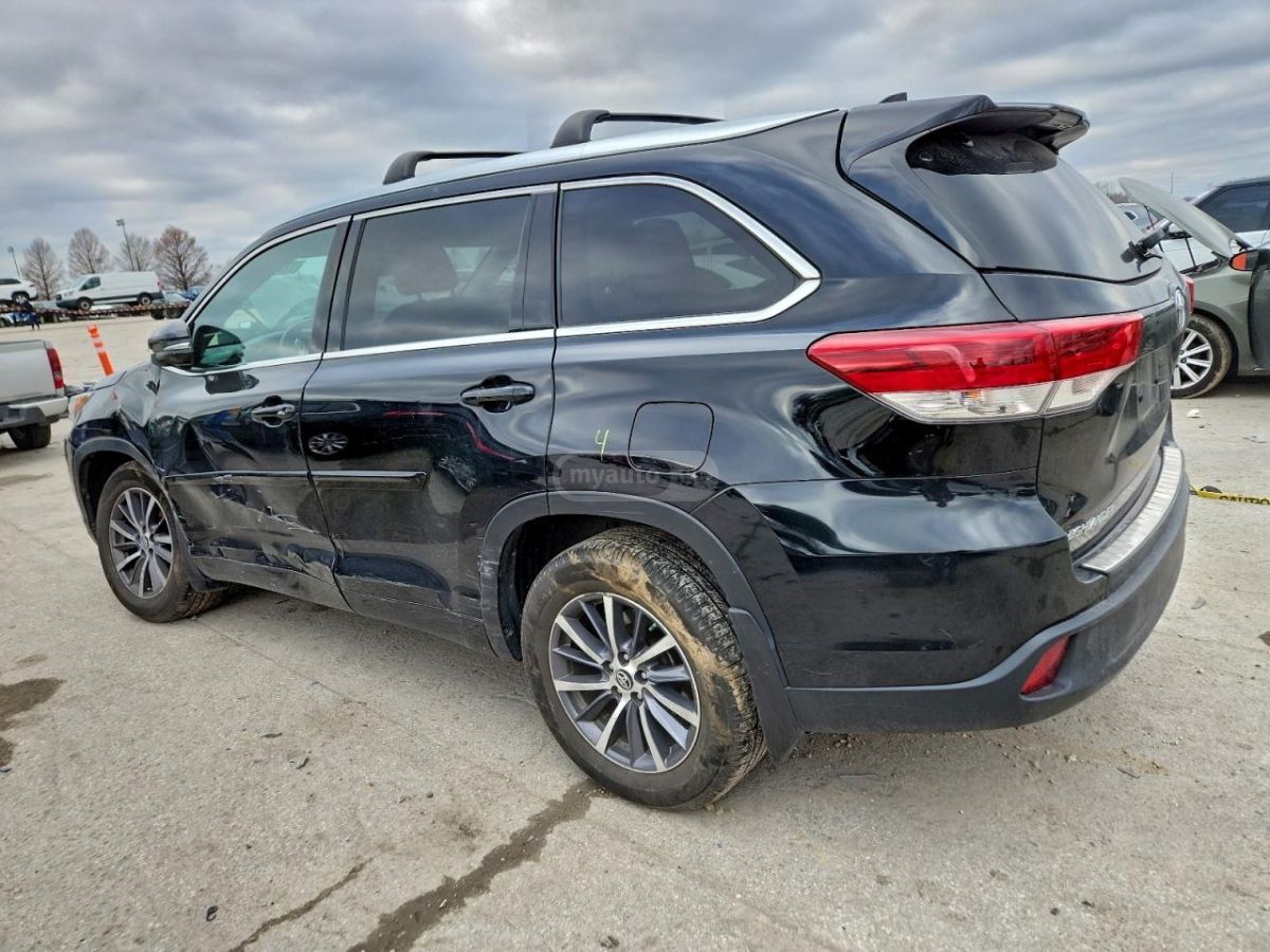 Toyota Highlander 2017 — photo 2
