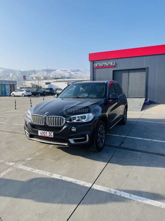 BMW X5 2017 — photo 2