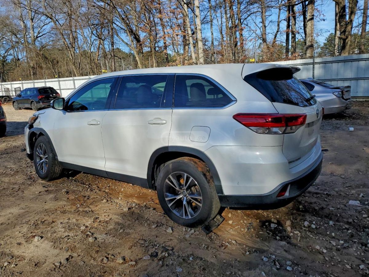 Toyota Highlander 2019 — photo 2