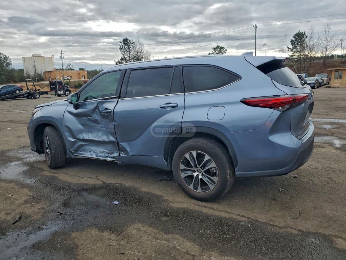 Toyota Highlander 2021 — photo 2