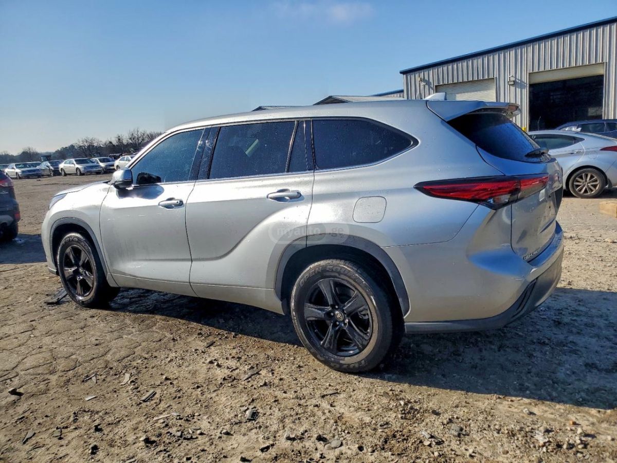 Toyota Highlander 2021 — photo 2