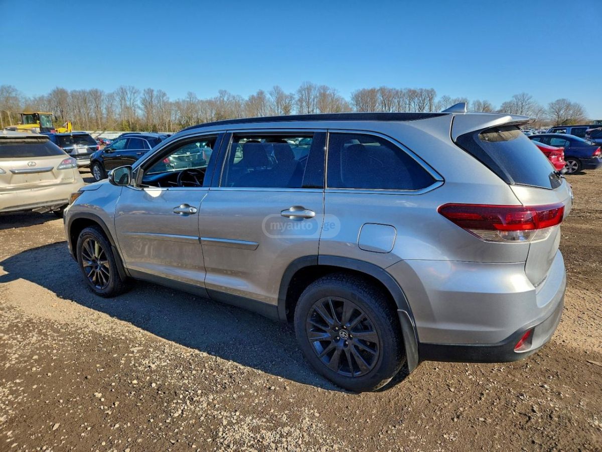 Toyota Highlander 2019 — photo 2