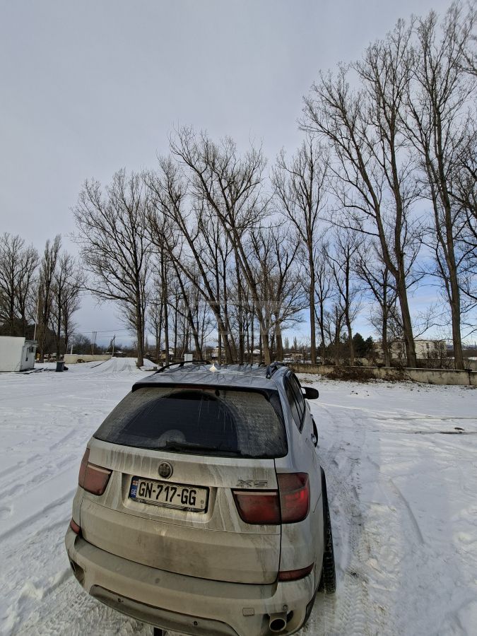 BMW X5 2011 — photo 2