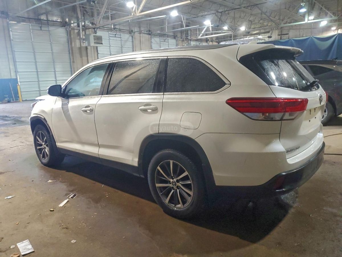 Toyota Highlander 2019 — photo 2