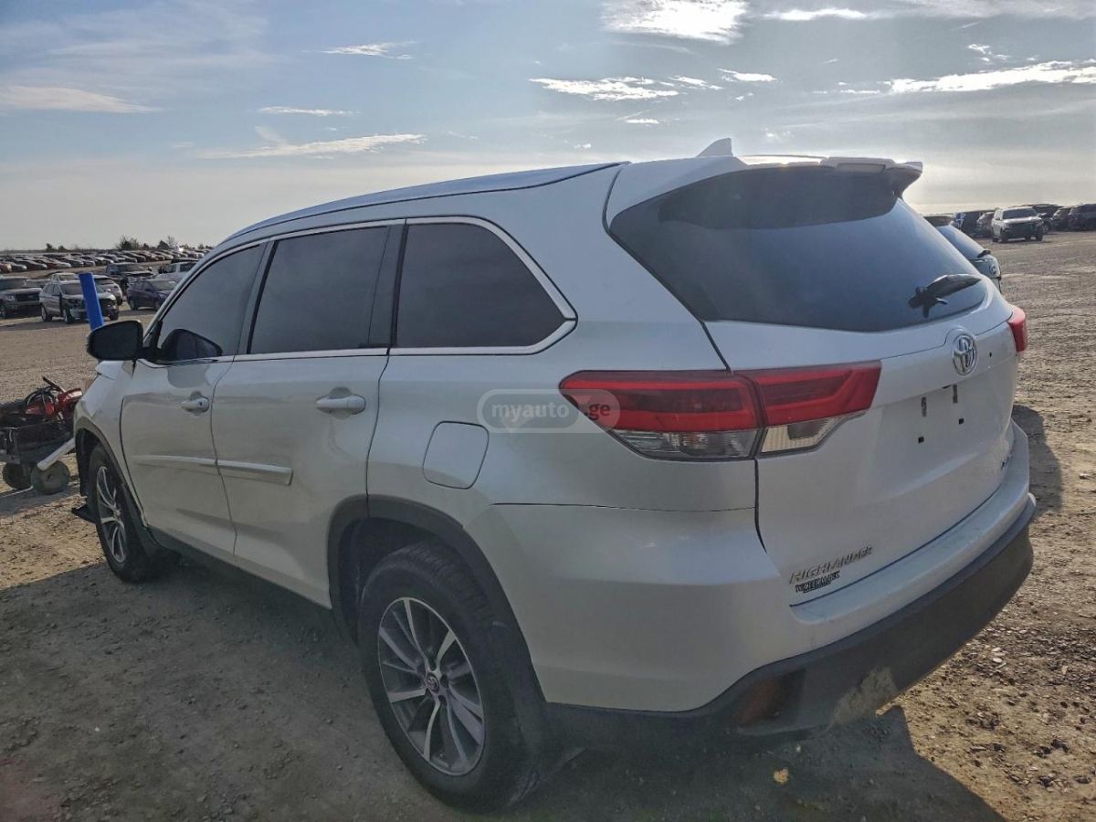 Toyota Highlander 2019 — photo 2