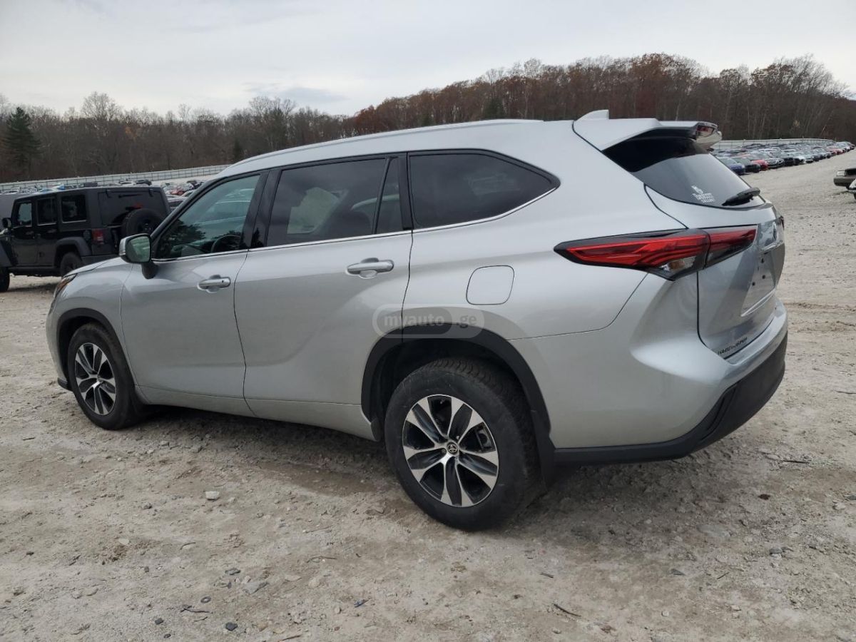 Toyota Highlander 2022 — photo 2