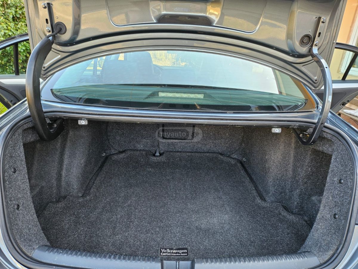 Volkswagen Jetta 2012 — photo 2