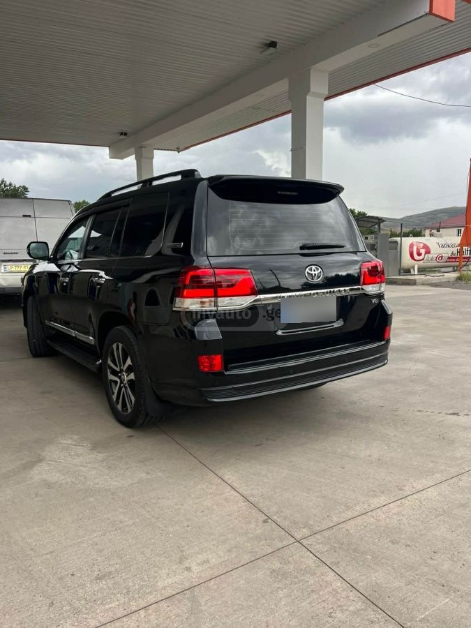 Toyota Land Cruiser 2020 — photo 2