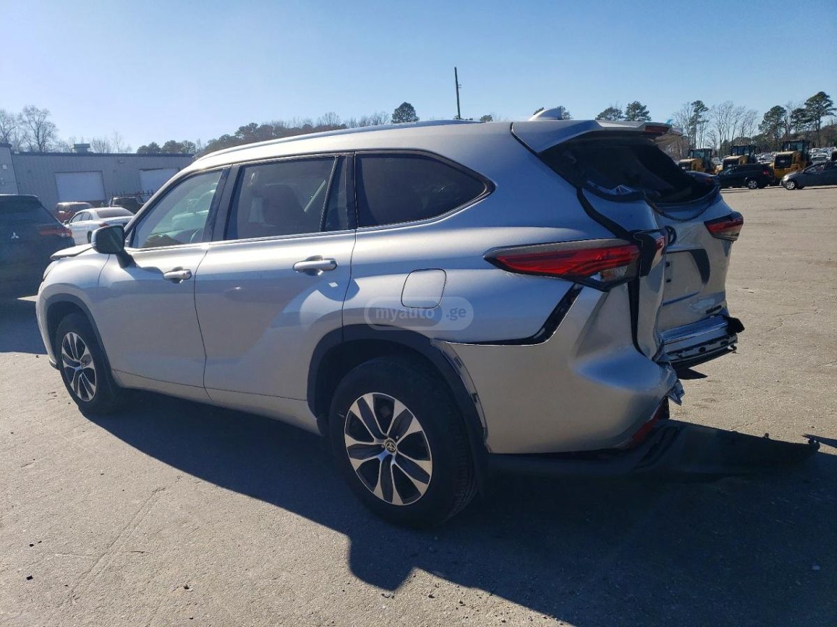 Toyota Highlander 2021 — photo 2