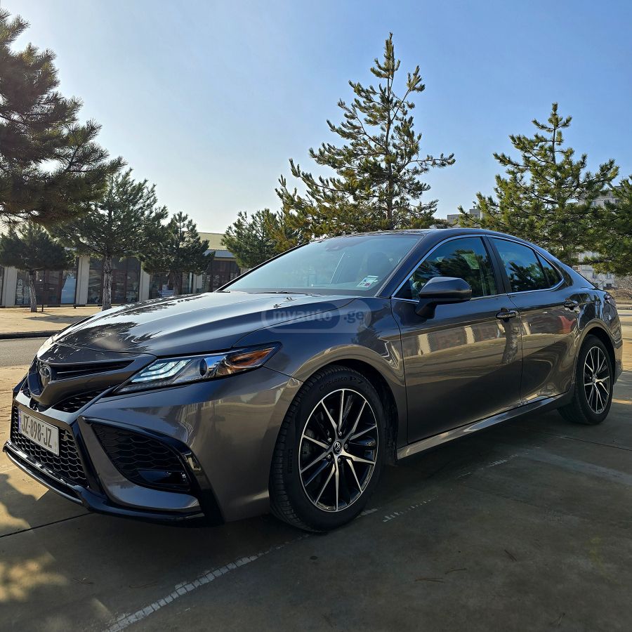 Toyota Camry 2022 — photo 2