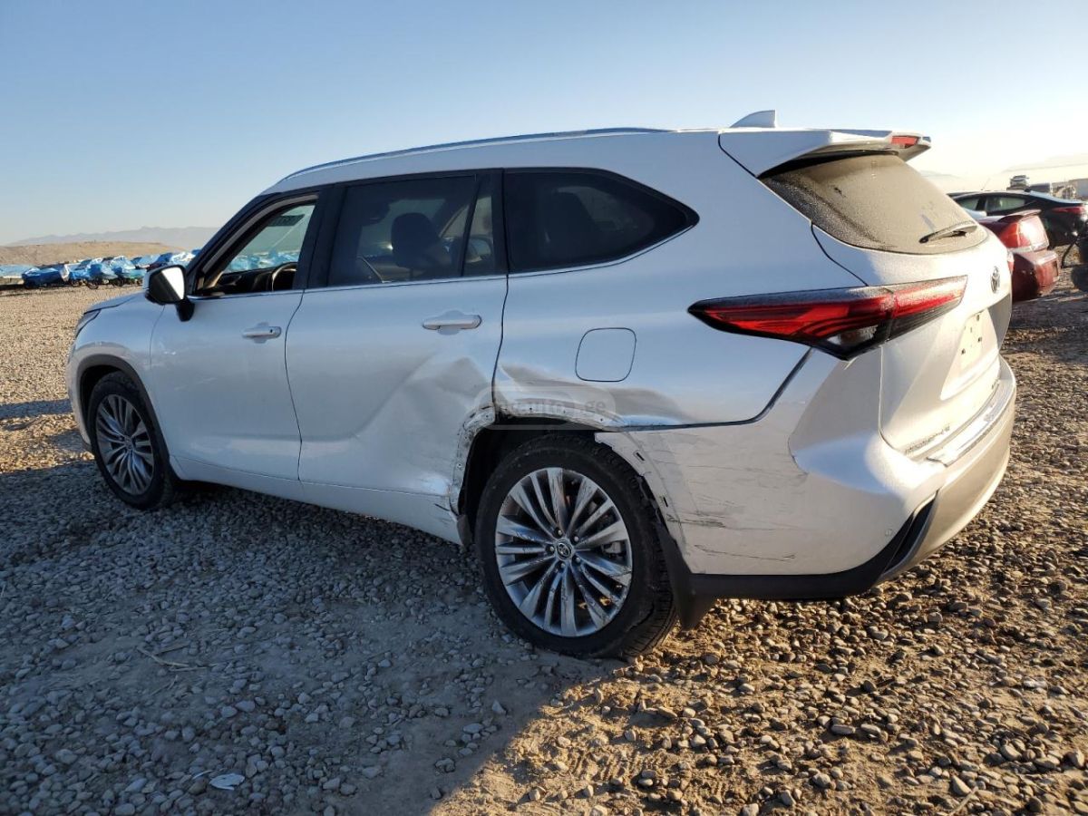 Toyota Highlander 2023 — photo 2