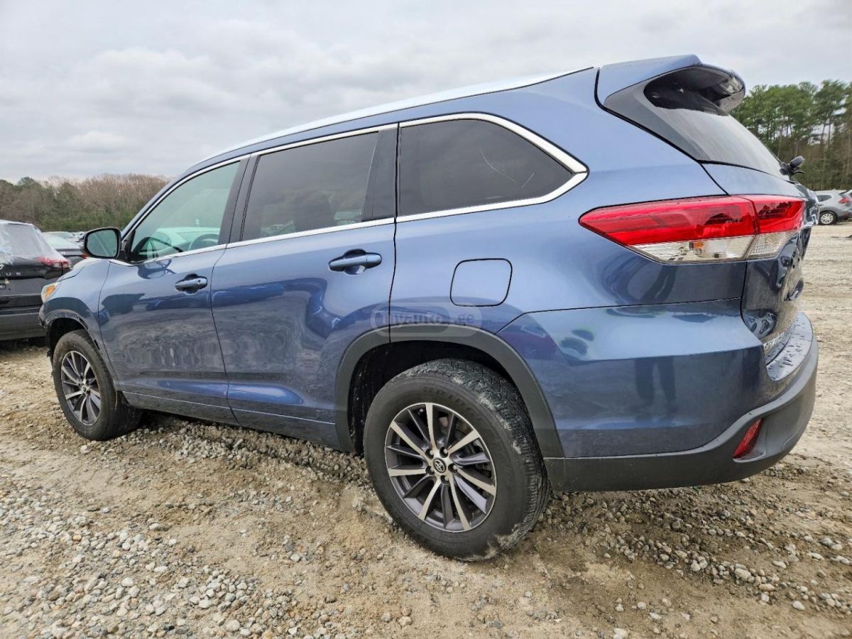 Toyota Highlander 2017 — photo 2