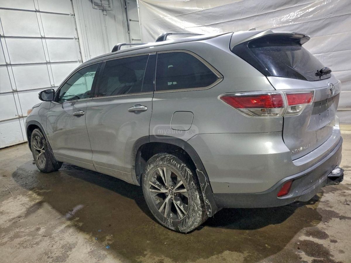 Toyota Highlander 2016 — photo 2