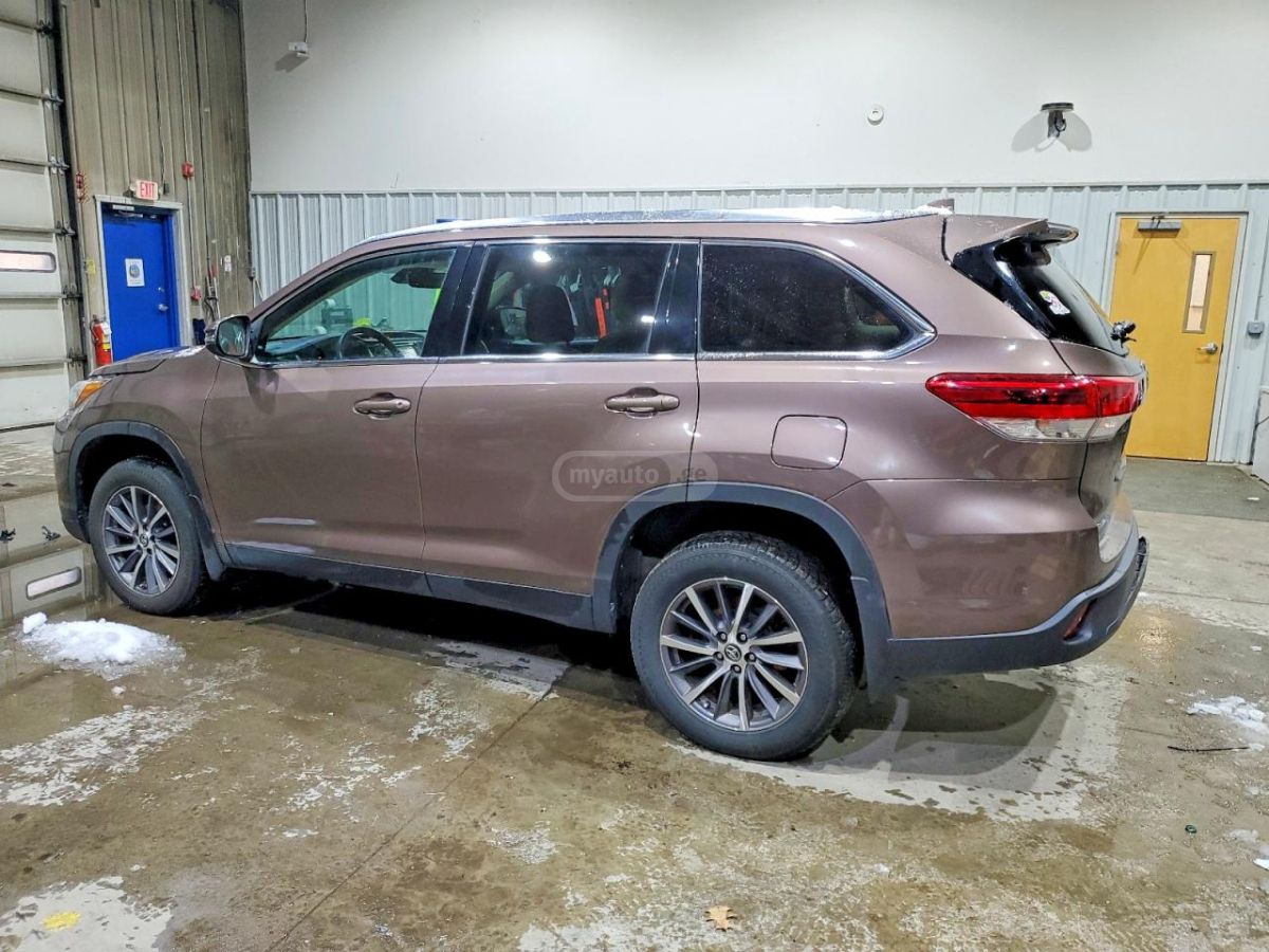 Toyota Highlander 2019 — photo 2