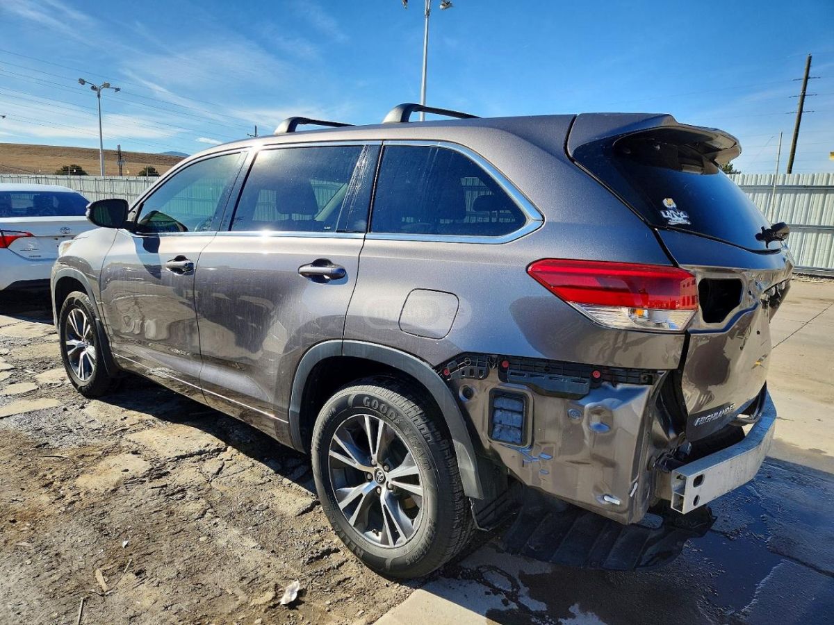 Toyota Highlander 2017 — photo 2