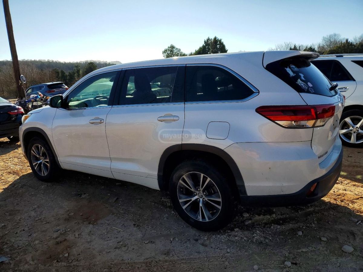 Toyota Highlander 2017 — photo 2