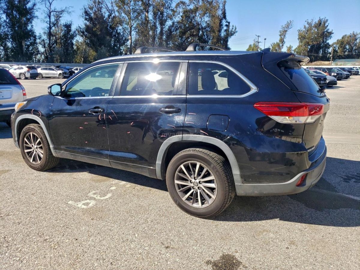 Toyota Highlander 2017 — photo 2