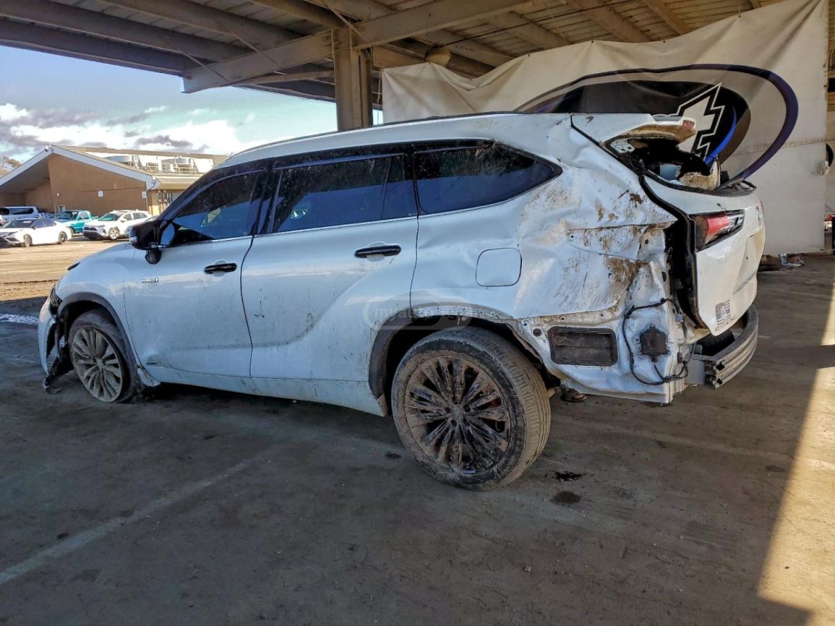 Toyota Highlander 2021 — photo 2