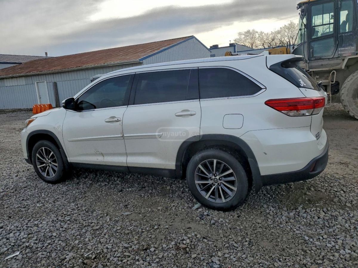 Toyota Highlander 2019 — photo 2