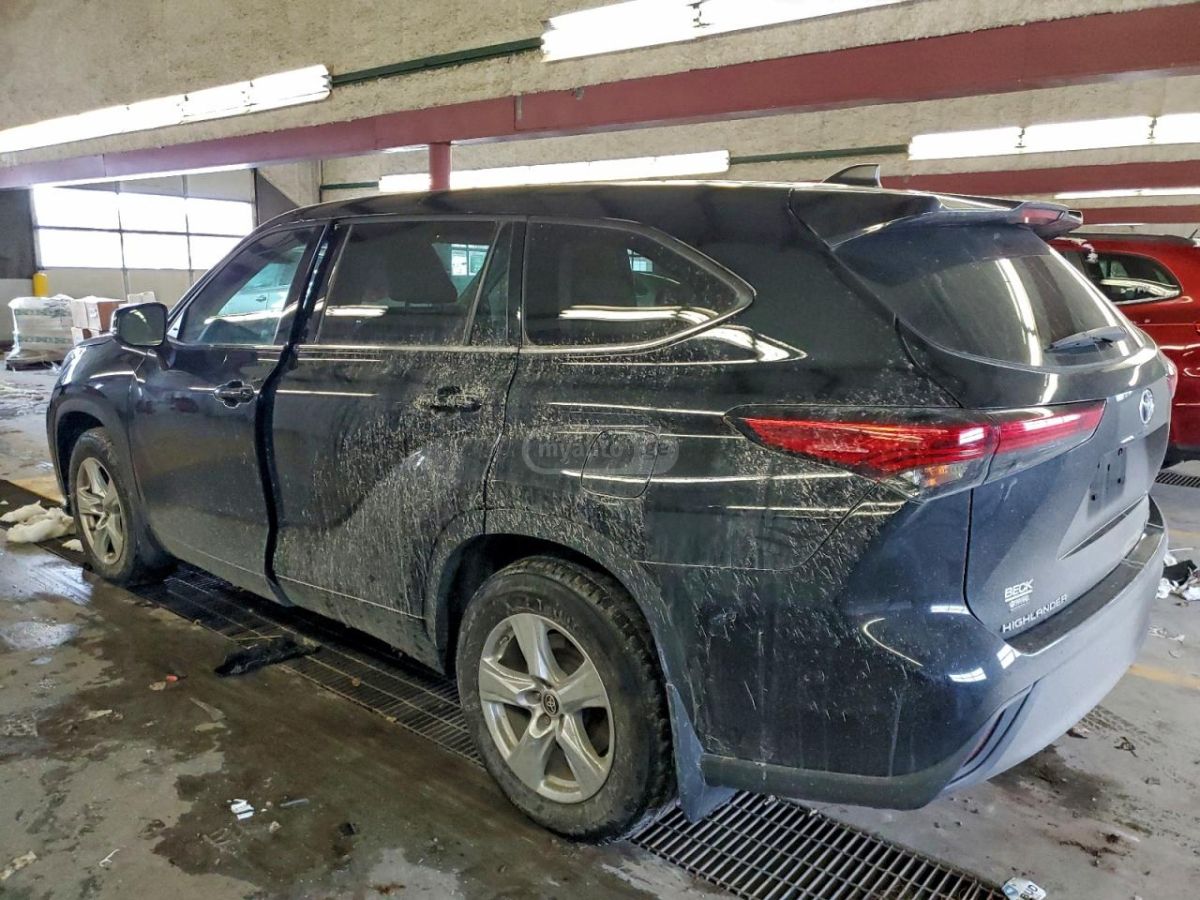 Toyota Highlander 2022 — photo 2