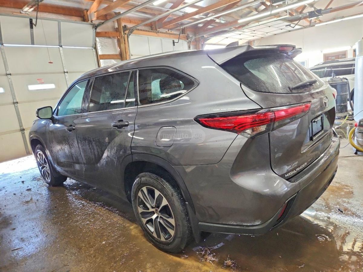 Toyota Highlander 2021 — photo 2