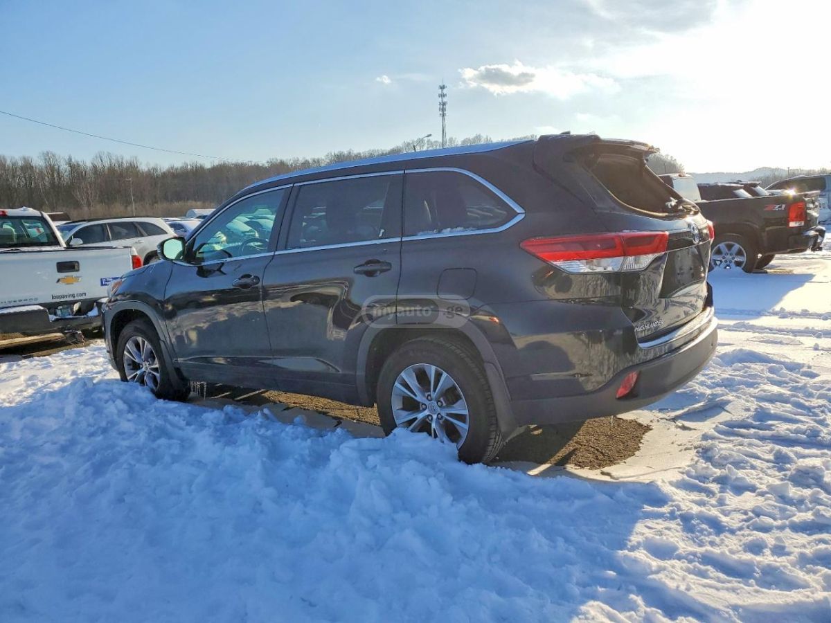 Toyota Highlander 2018 — photo 2